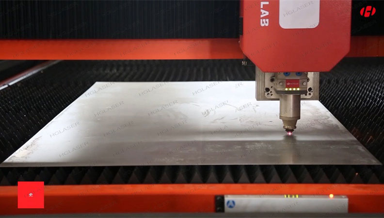 床身為整體焊接結(jié)構(gòu)，橫梁為鑄鋁件，均經(jīng)多次時(shí)效處理，動(dòng)態(tài)響應(yīng)好。