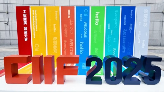 雙機(jī)型出擊！華工激光三維五軸激光裝備閃耀工博會